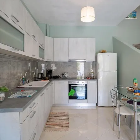 Paris ηοuse At Ratzakli Ratzaklíon